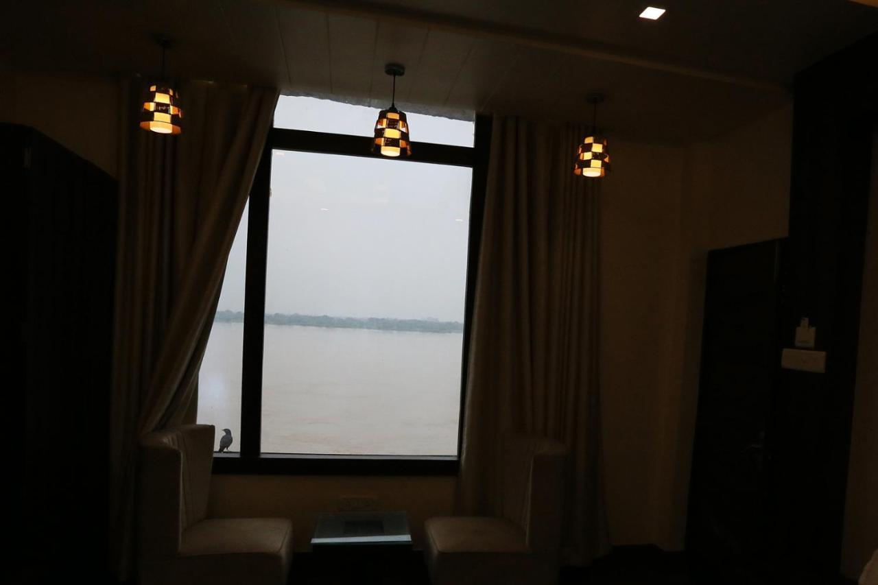 A Palace On River Varanasi Exterior photo