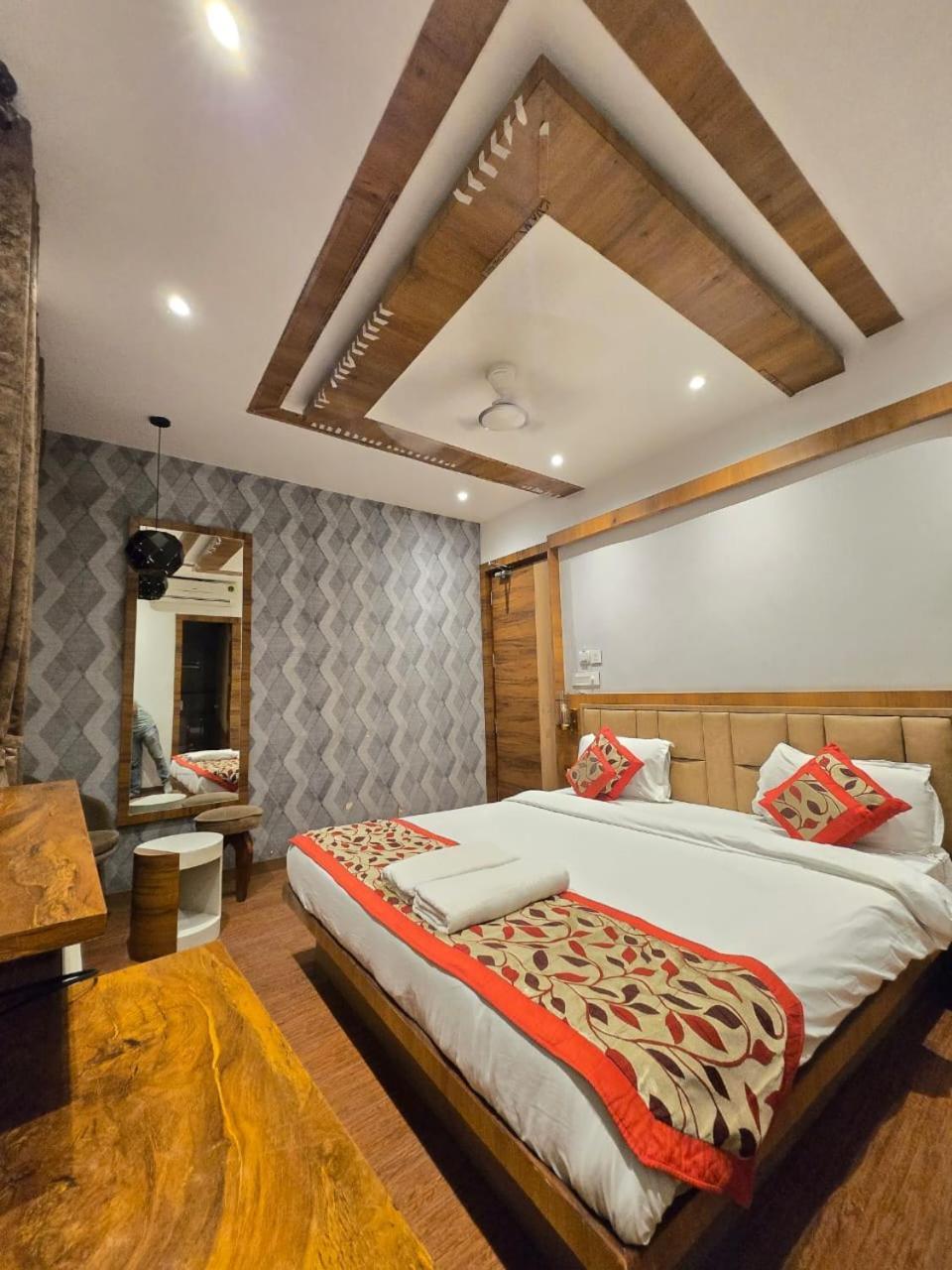 A Palace On River Varanasi Exterior photo