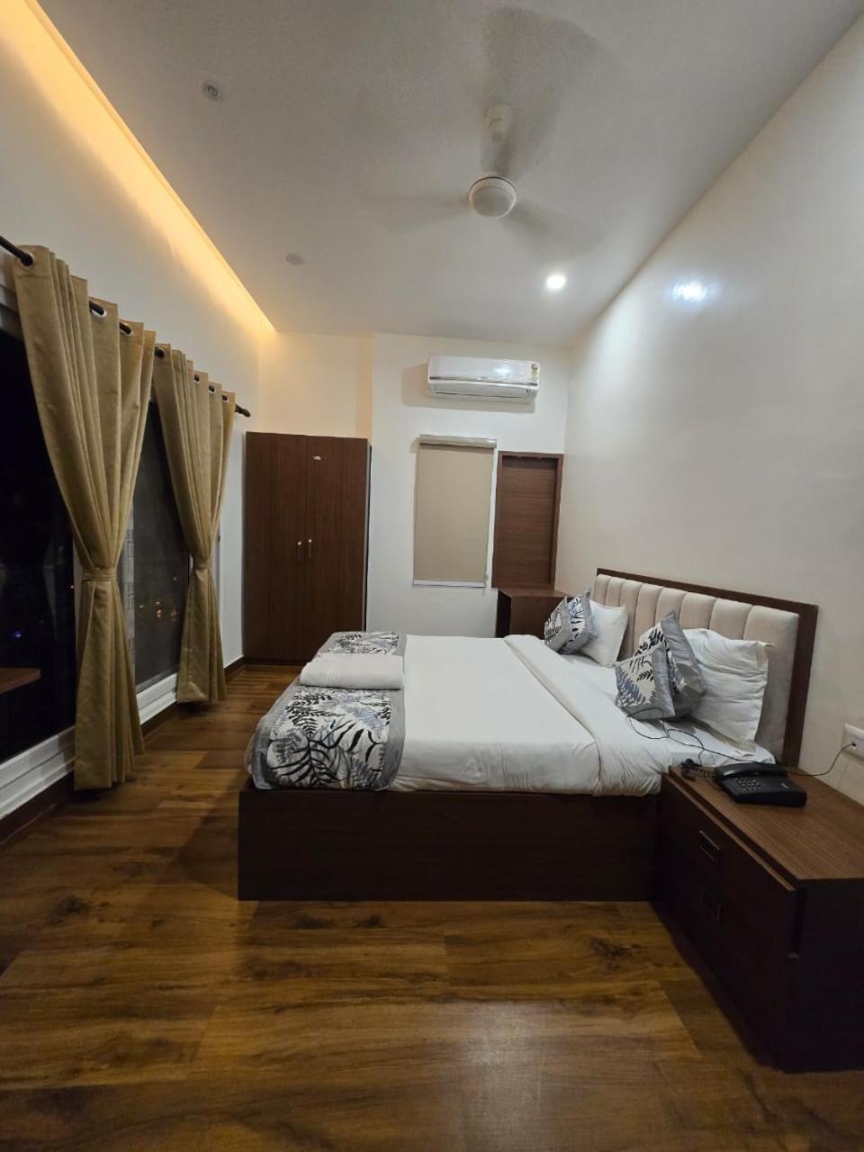 A Palace On River Varanasi Exterior photo