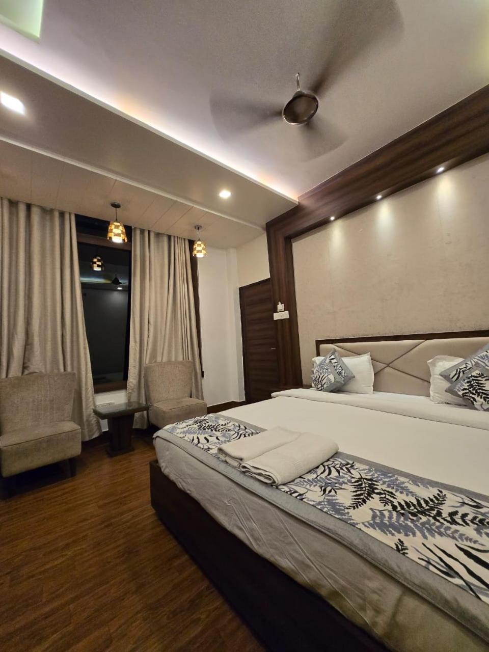 A Palace On River Varanasi Exterior photo
