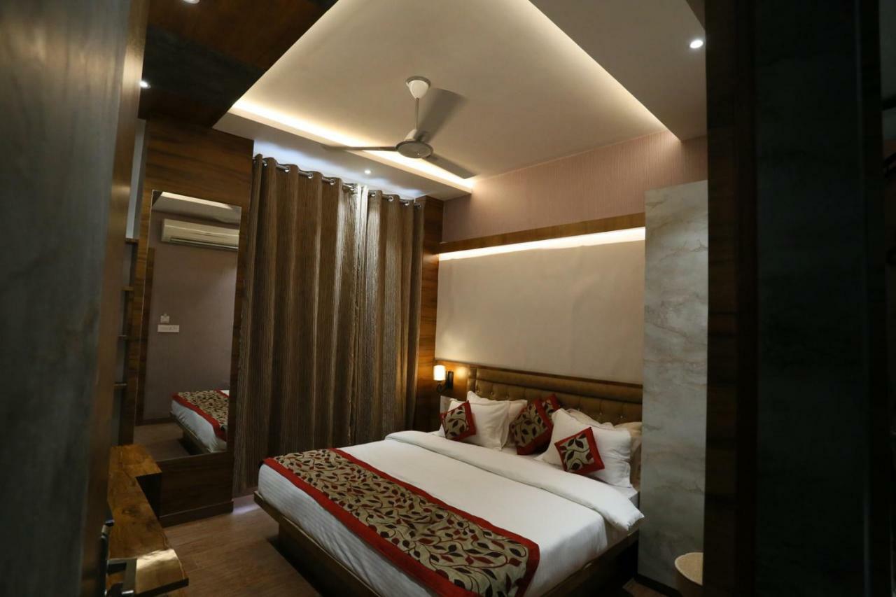 A Palace On River Varanasi Exterior photo